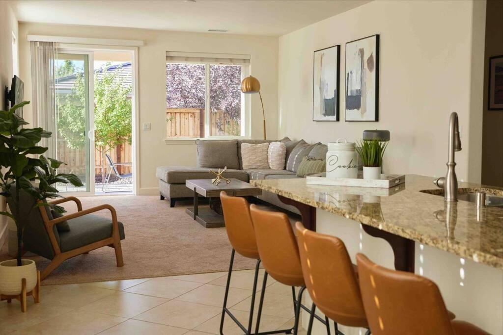 New Upscale House, Tahoe 30-Min W/ Cal King Рино Экстерьер фото